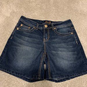 7SEVEN  Embroidered Mid‎ Rise Shorts